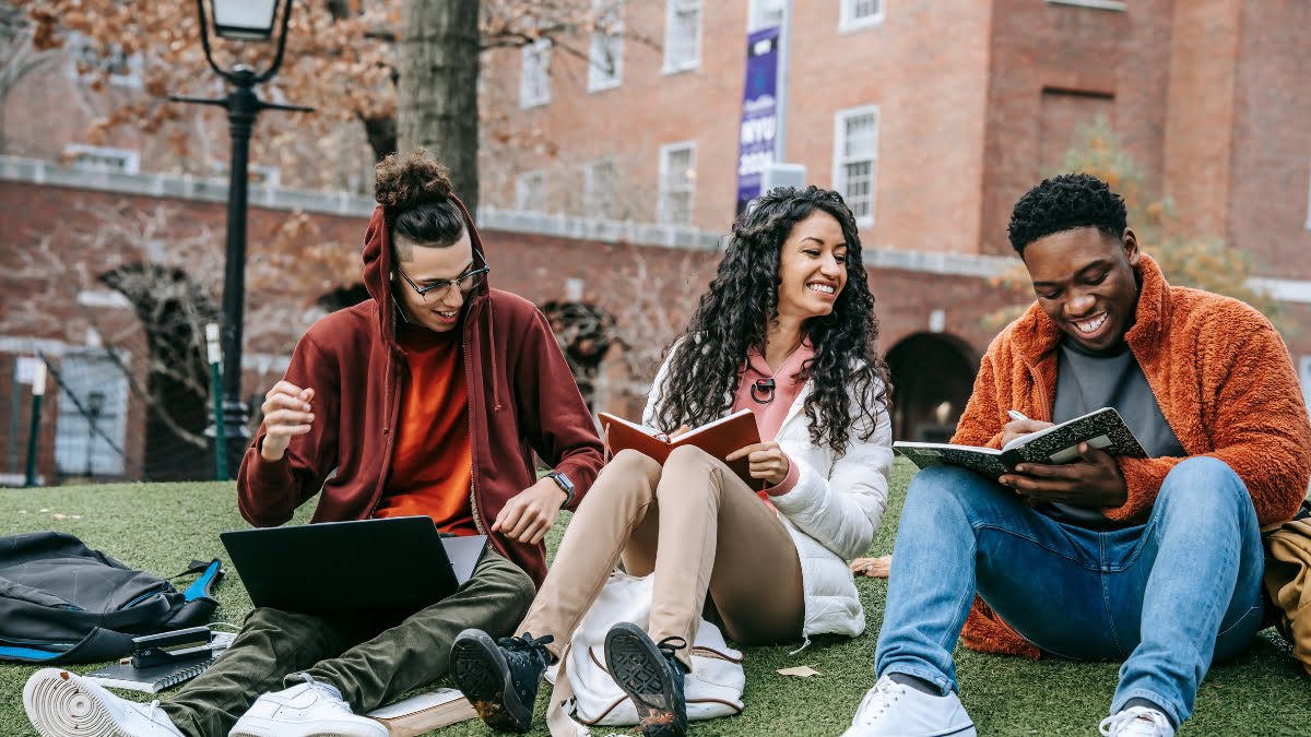 Can International Students Change Universities in Australia