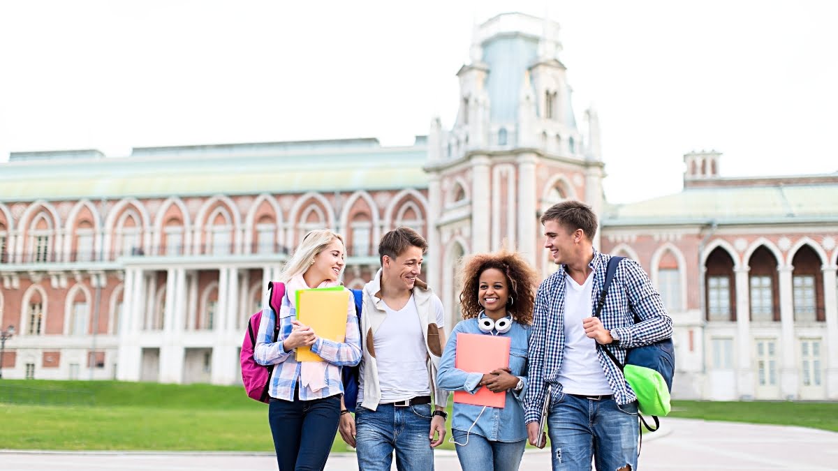 Students are in front of the Oldest School building in Australia