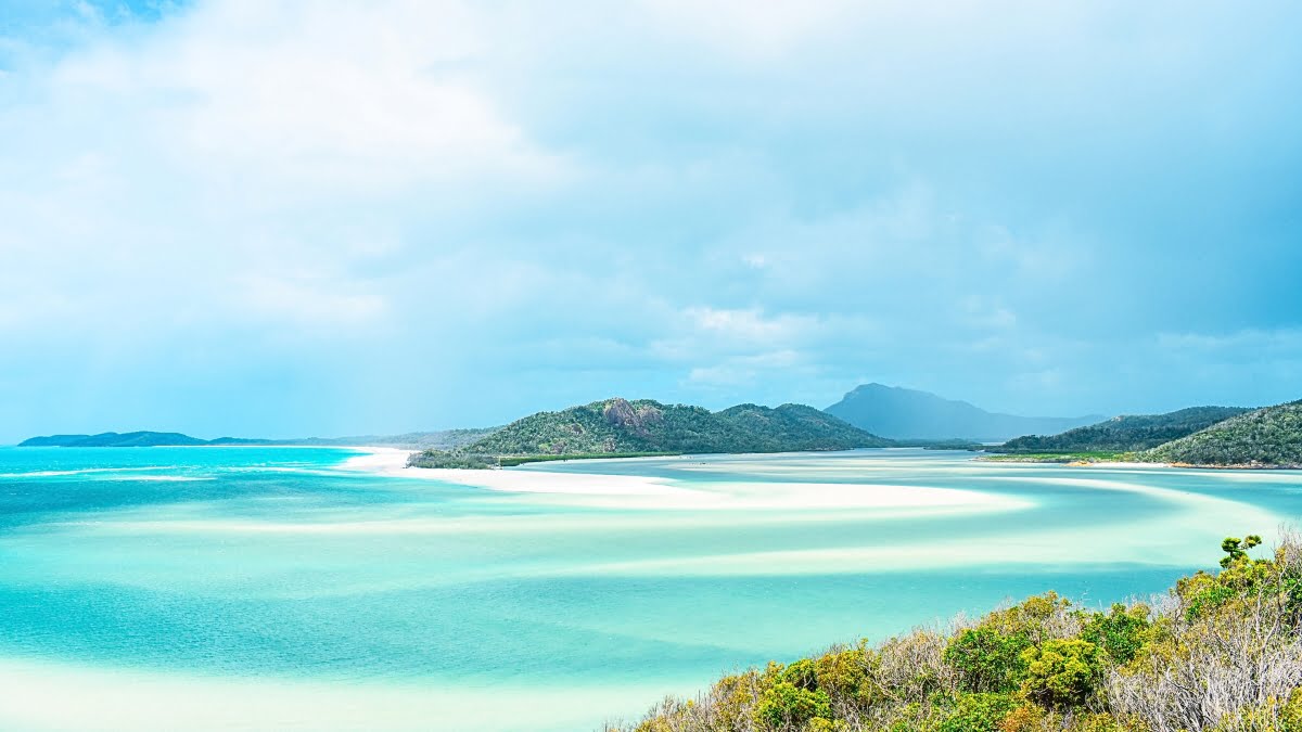 white sand views of the Whitsunday Islands